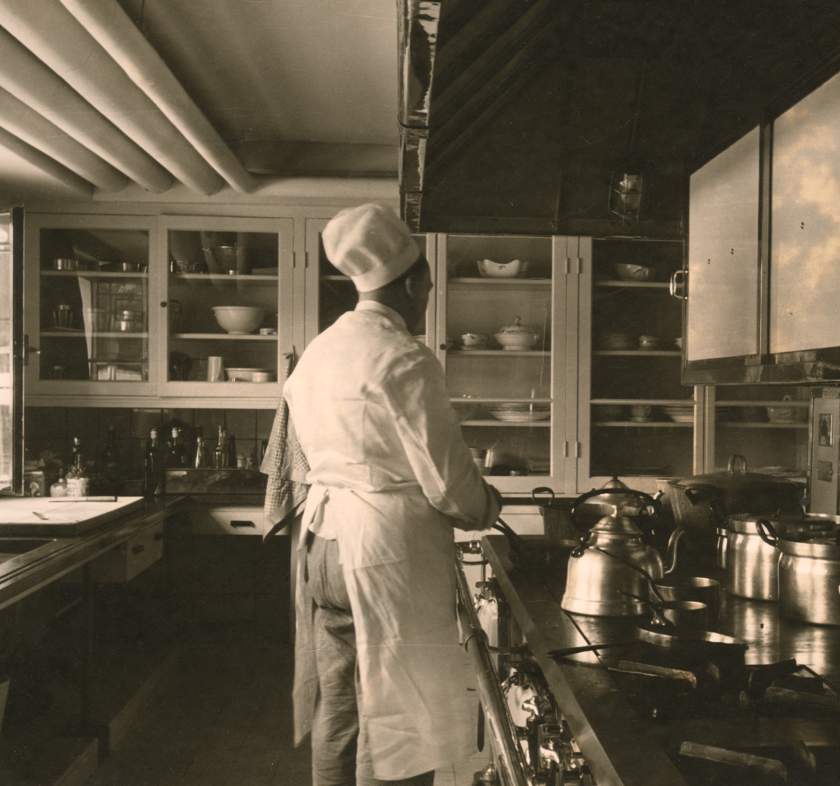 Foto van de keuken in Paleis Soestdijk door Franz Ziegler