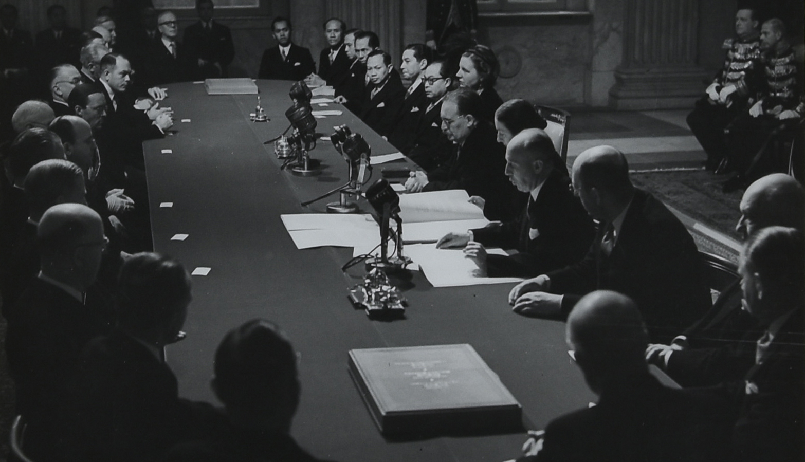 Foto soevereiniteitsoverdracht 27 december 1949